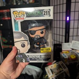 Hot Topic Exclusive Funko Pop! Deathstroke Unmasked Vinyl Figure